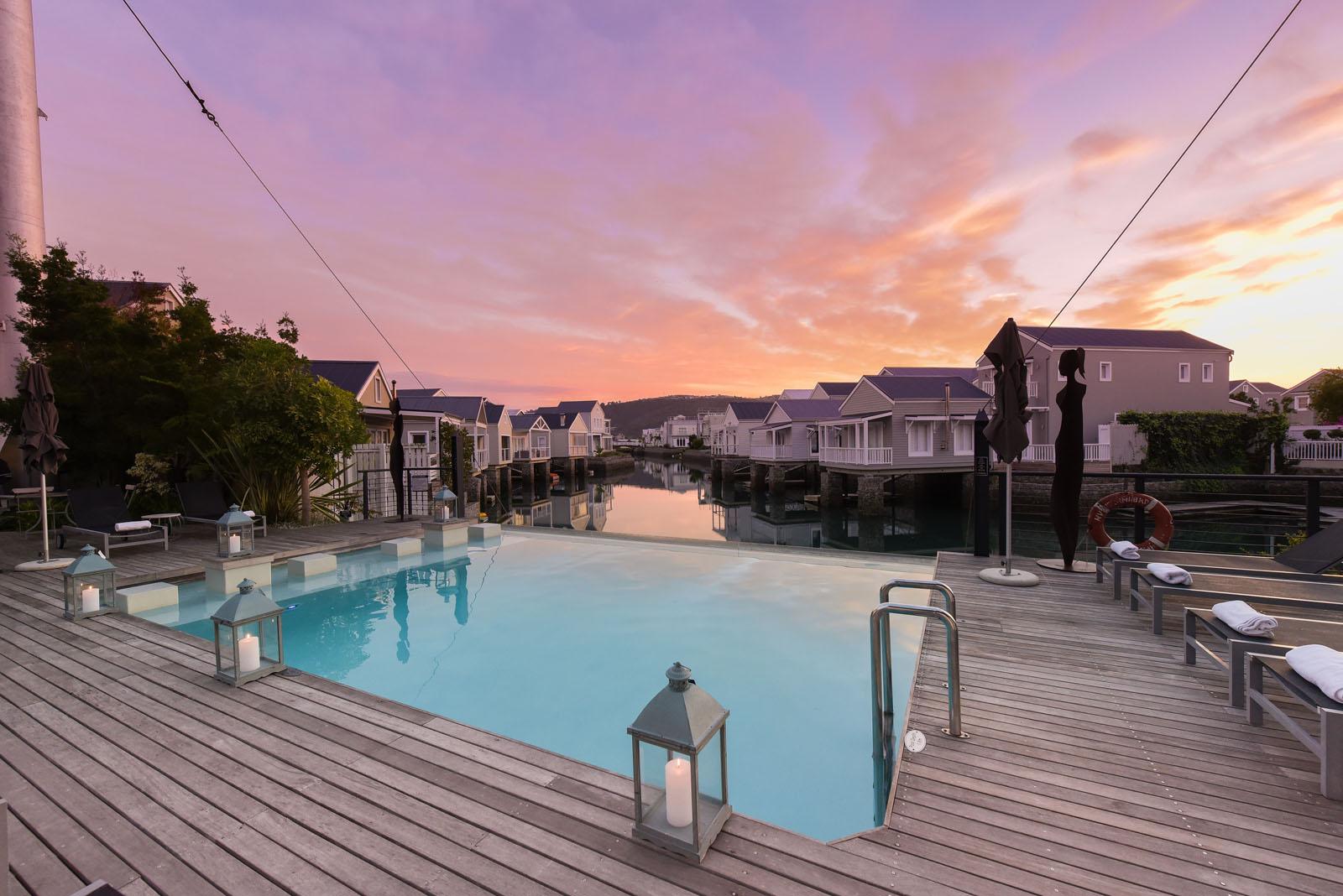 Turbine Hotel & Spa Найсне Экстерьер фото Sunset at the pool at the Cape Heritage
